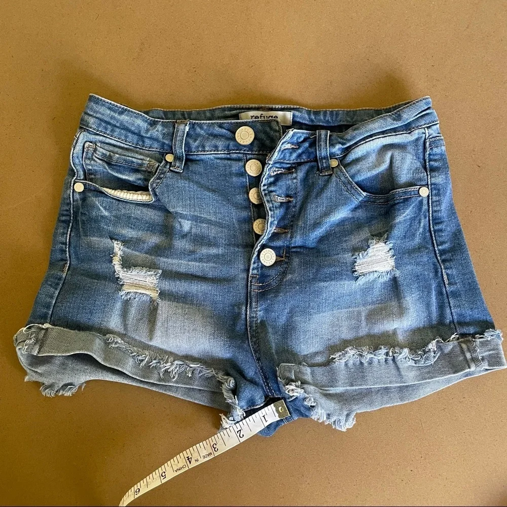 Refuge Distressed Jean Shorts - Picture 6 of 8